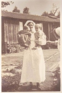 Nurse and children at La Source Hospital