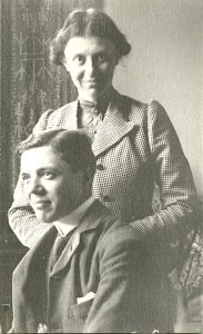 Frederick and Elaine Whelen, c.1902 LSE Library, Archive ref: SHAW PHOTOGRAPHS/1/53/7213 ©National Trust Images www.nationaltrust.org.uk 