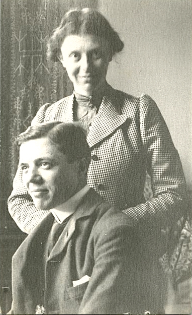 Frederick and Elaine Whelen, c.1902 LSE Library, Archive ref: SHAW PHOTOGRAPHS/1/53/7213 ©National Trust Images www.nationaltrust.org.uk